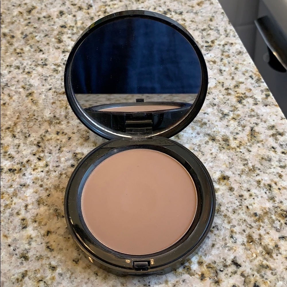 Bobbi Brown bronzer “golden light”